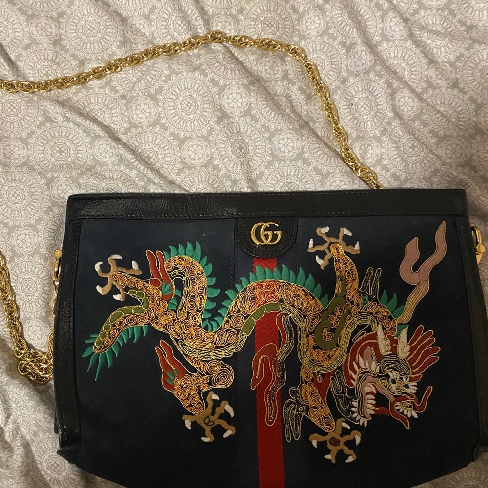 Clutch with side strap